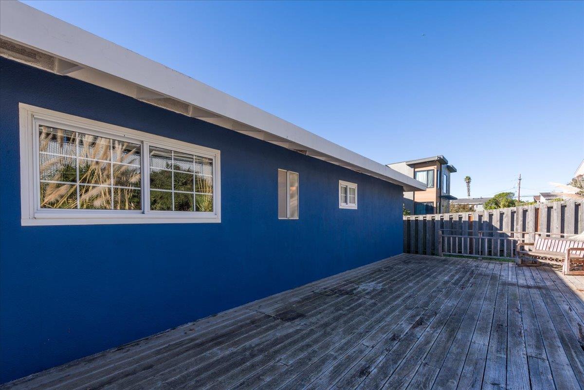 Detail Gallery Image 19 of 23 For 855 Sierra St, Moss Beach,  CA 94038 - 4 Beds | 2 Baths