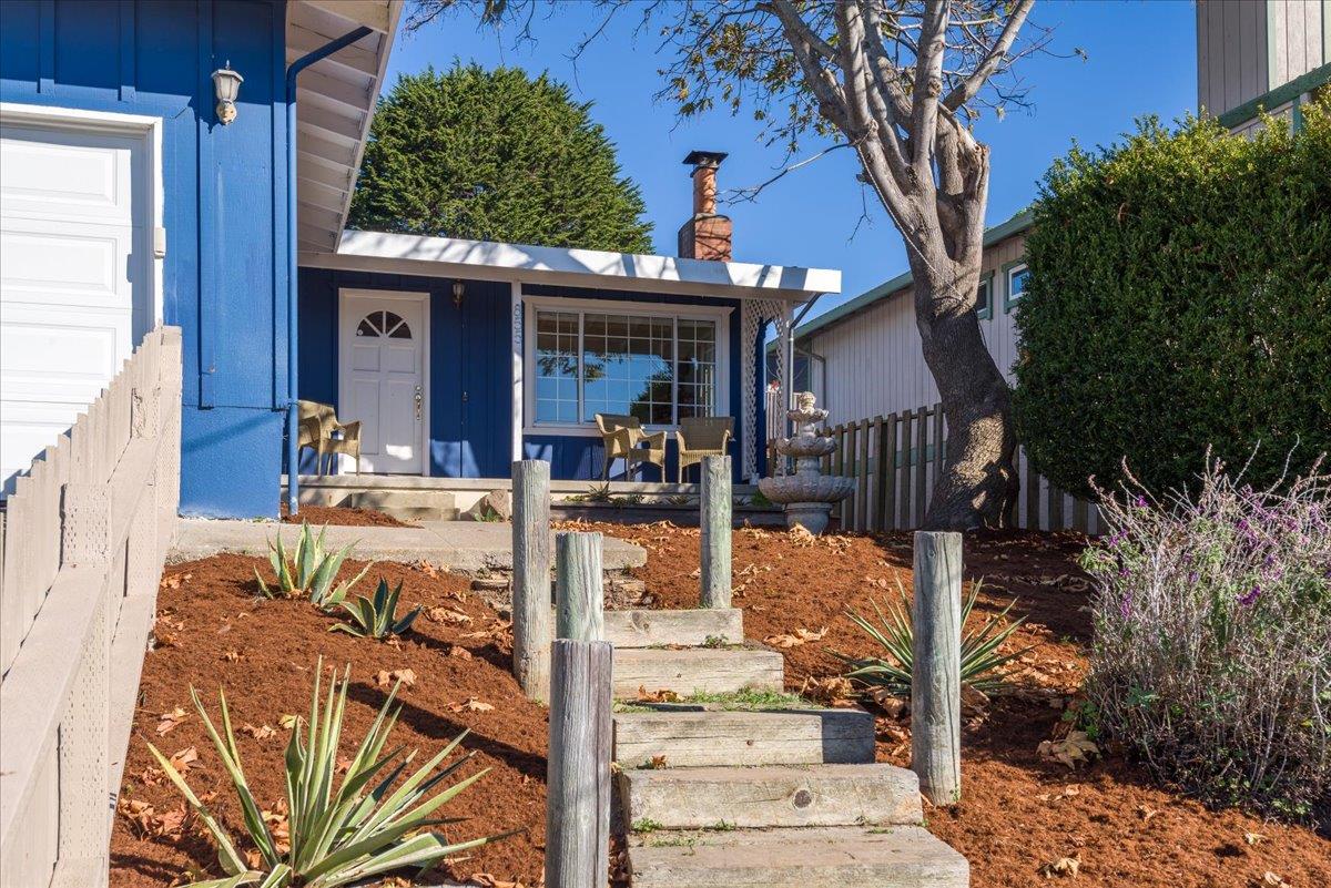 Detail Gallery Image 2 of 23 For 855 Sierra St, Moss Beach,  CA 94038 - 4 Beds | 2 Baths