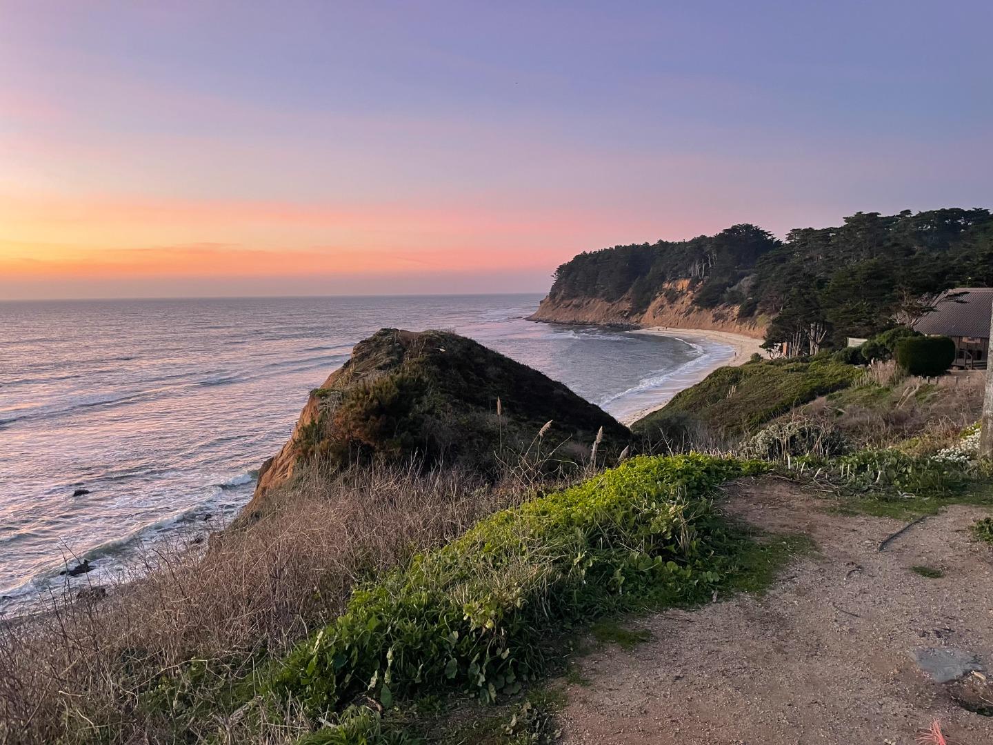 Detail Gallery Image 20 of 23 For 855 Sierra St, Moss Beach,  CA 94038 - 4 Beds | 2 Baths
