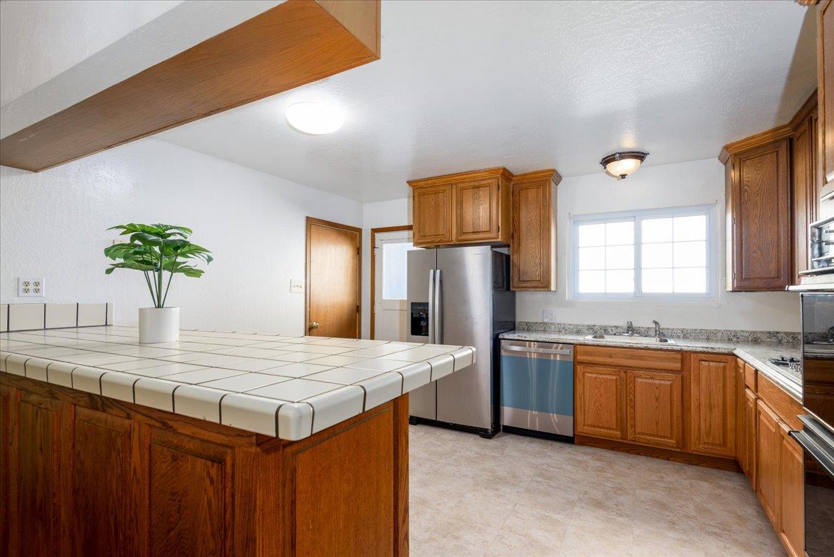 Detail Gallery Image 7 of 23 For 855 Sierra St, Moss Beach,  CA 94038 - 4 Beds | 2 Baths