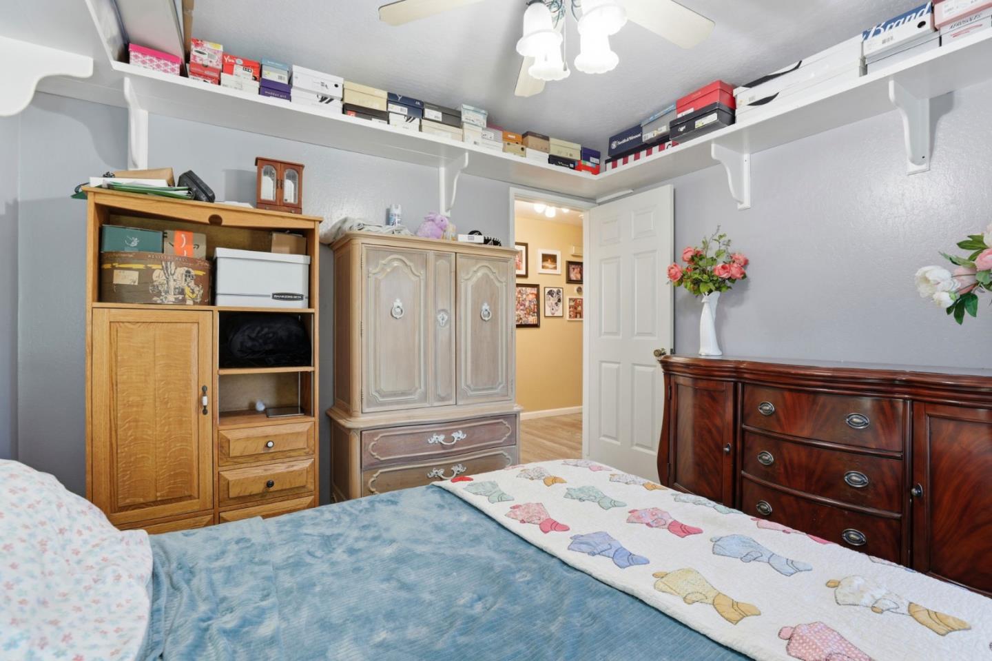 Detail Gallery Image 15 of 44 For 304 Ridgemark Dr, Hollister,  CA 95023 - 3 Beds | 2 Baths