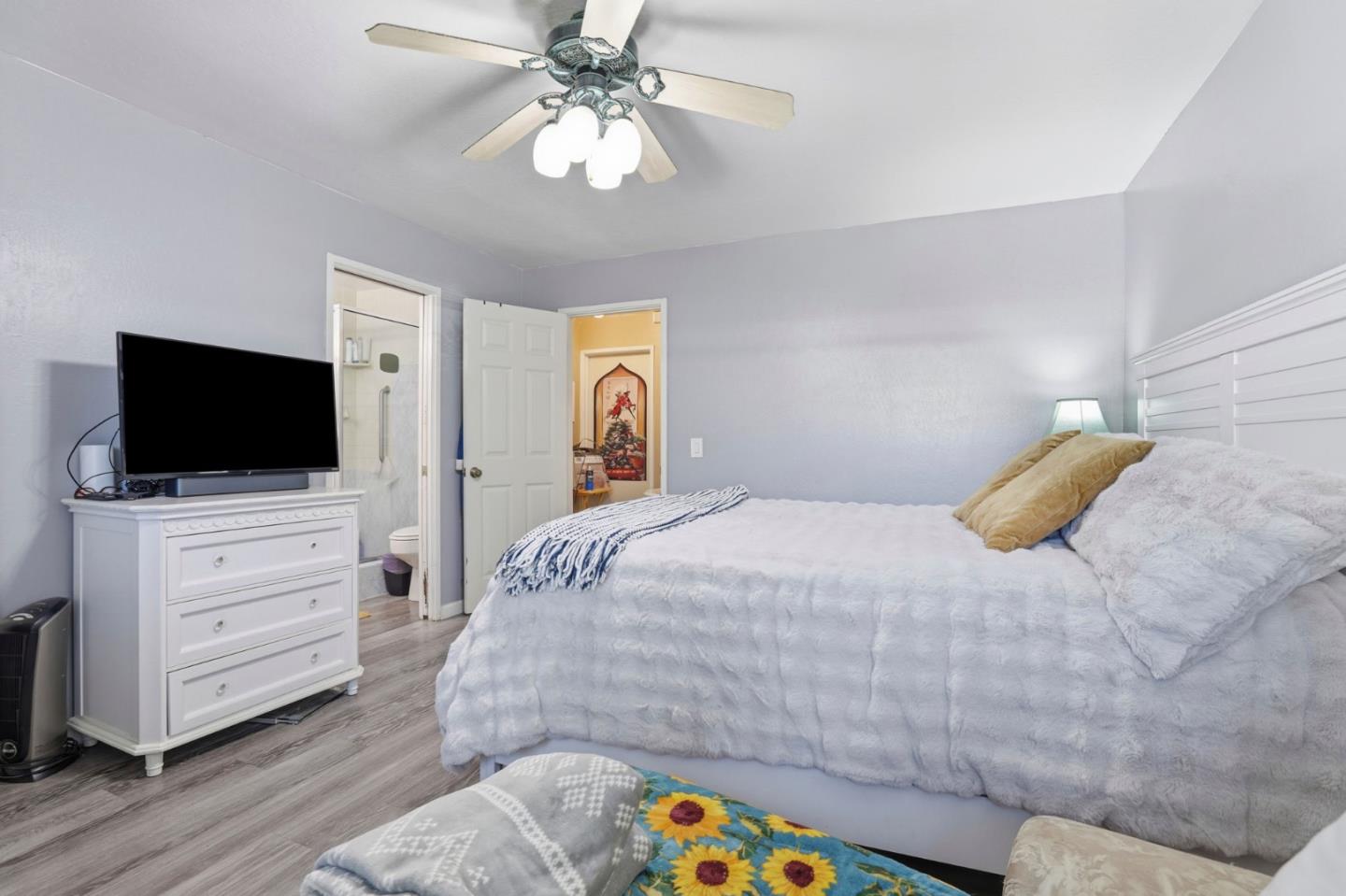 Detail Gallery Image 17 of 44 For 304 Ridgemark Dr, Hollister,  CA 95023 - 3 Beds | 2 Baths