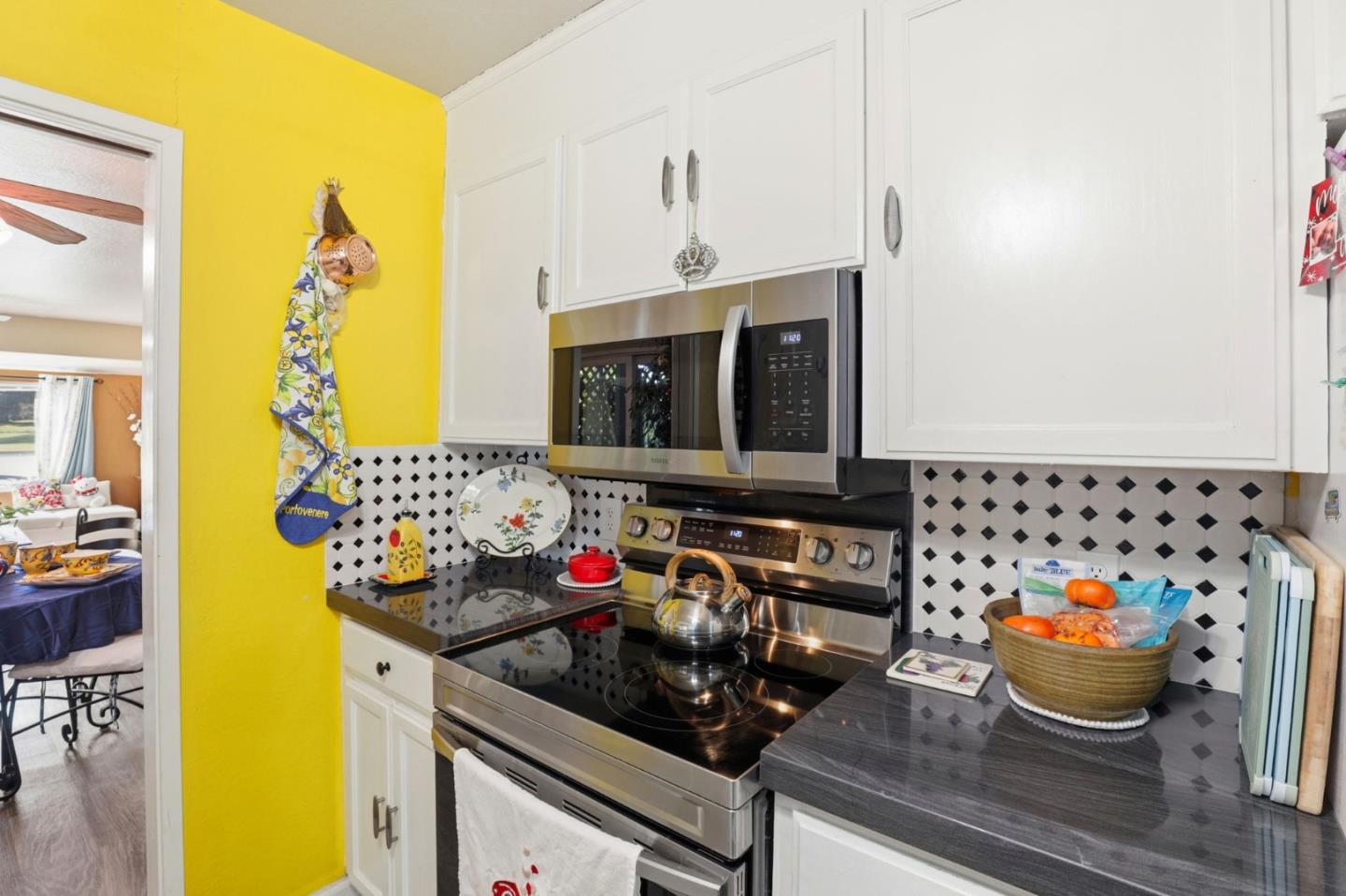 Detail Gallery Image 9 of 44 For 304 Ridgemark Dr, Hollister,  CA 95023 - 3 Beds | 2 Baths