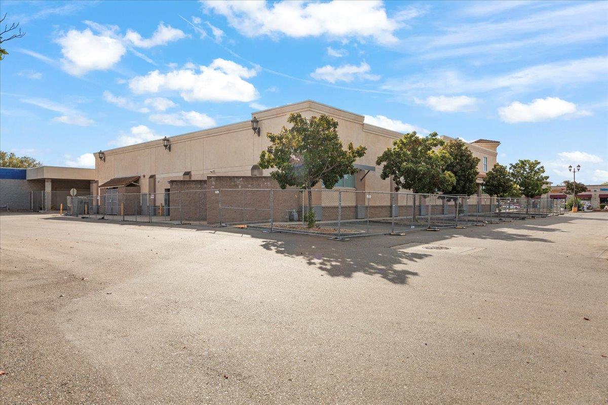 Detail Gallery Image 11 of 15 For 7155 24th St, Sacramento,  CA 95822 - – Beds | – Baths