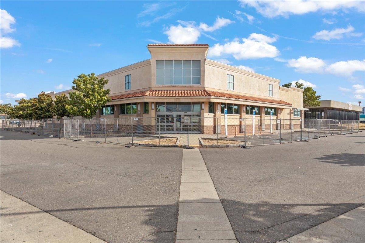 Detail Gallery Image 3 of 15 For 7155 24th St, Sacramento,  CA 95822 - – Beds | – Baths