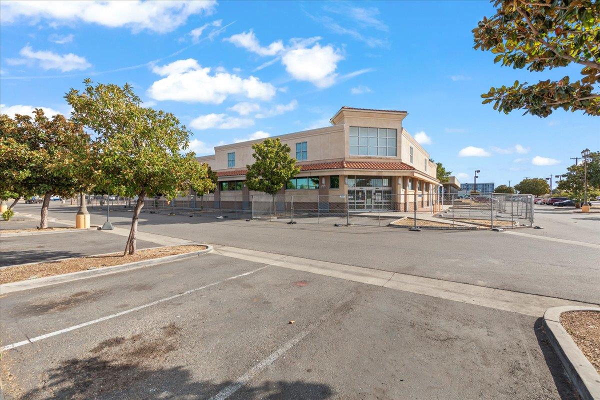 Detail Gallery Image 4 of 15 For 7155 24th St, Sacramento,  CA 95822 - – Beds | – Baths