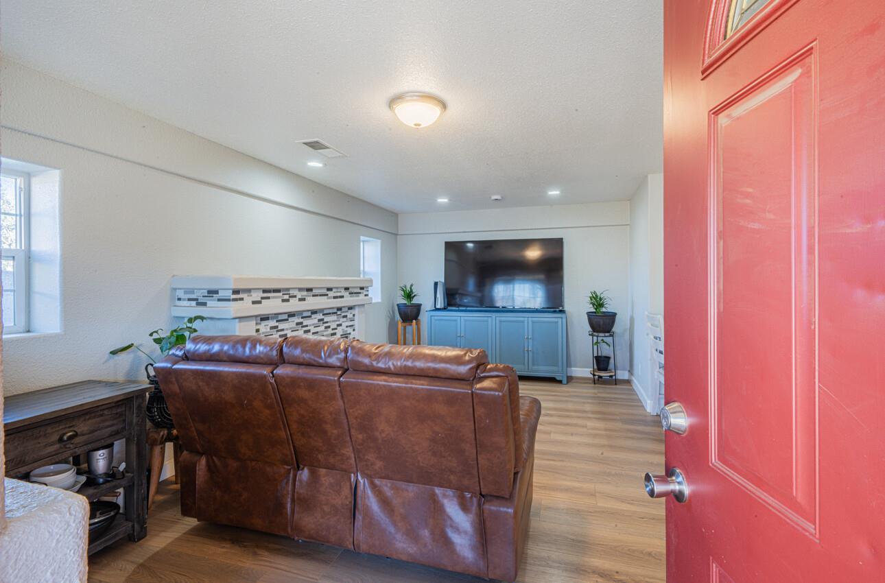 Detail Gallery Image 6 of 30 For 316 10th St, Greenfield,  CA 93927 - 2 Beds | 2 Baths