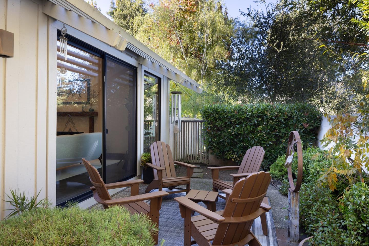 Detail Gallery Image 10 of 22 For 9563 Oak Ct, Carmel,  CA 93923 - 3 Beds | 3 Baths