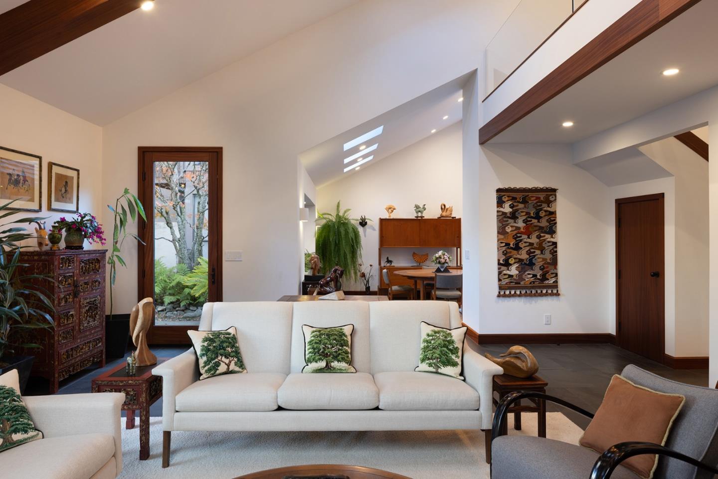 Detail Gallery Image 11 of 22 For 9563 Oak Ct, Carmel,  CA 93923 - 3 Beds | 3 Baths