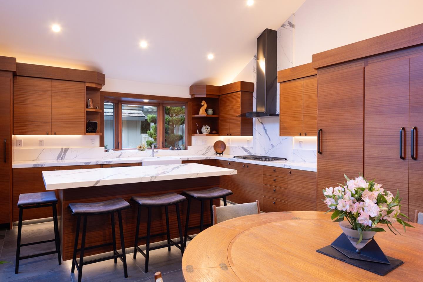 Detail Gallery Image 13 of 22 For 9563 Oak Ct, Carmel,  CA 93923 - 3 Beds | 3 Baths