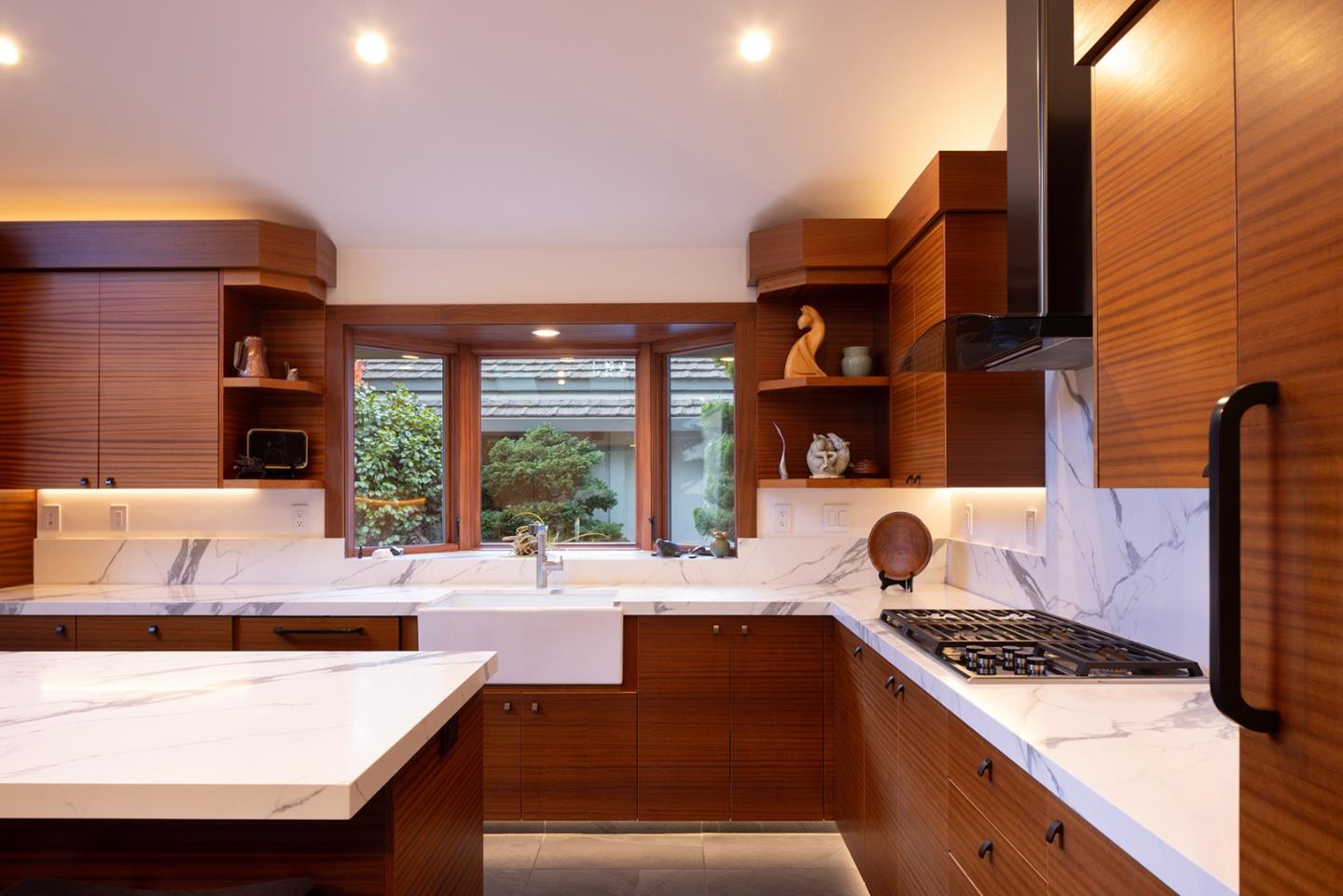 Detail Gallery Image 14 of 22 For 9563 Oak Ct, Carmel,  CA 93923 - 3 Beds | 3 Baths