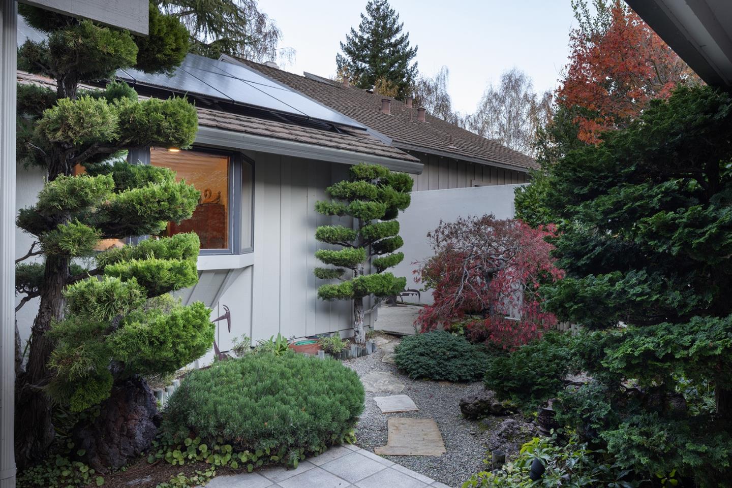 Detail Gallery Image 3 of 22 For 9563 Oak Ct, Carmel,  CA 93923 - 3 Beds | 3 Baths