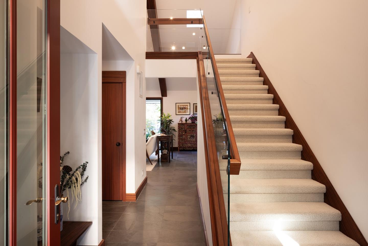 Detail Gallery Image 5 of 22 For 9563 Oak Ct, Carmel,  CA 93923 - 3 Beds | 3 Baths