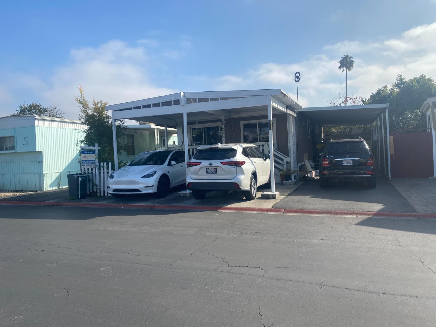 Detail Gallery Image 2 of 12 For 2580 Senter Rd #424,  San Jose,  CA 95111 - 3 Beds | 2 Baths