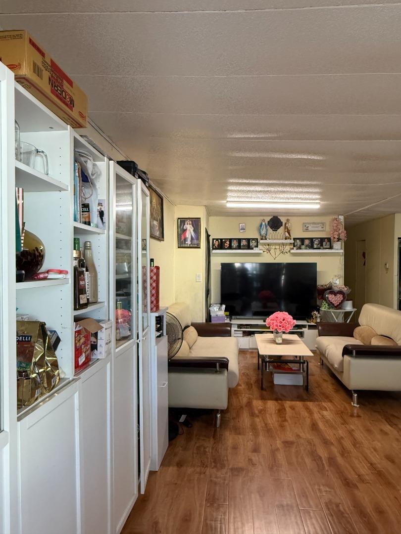 Detail Gallery Image 6 of 12 For 2580 Senter Rd #424,  San Jose,  CA 95111 - 3 Beds | 2 Baths