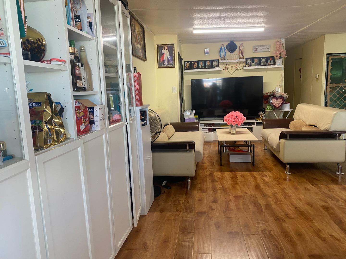 Detail Gallery Image 7 of 12 For 2580 Senter Rd #424,  San Jose,  CA 95111 - 3 Beds | 2 Baths