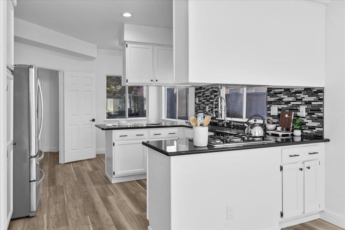 Detail Gallery Image 12 of 46 For 949 Nantucket Blvd #11,  Salinas,  CA 93906 - 3 Beds | 2/1 Baths