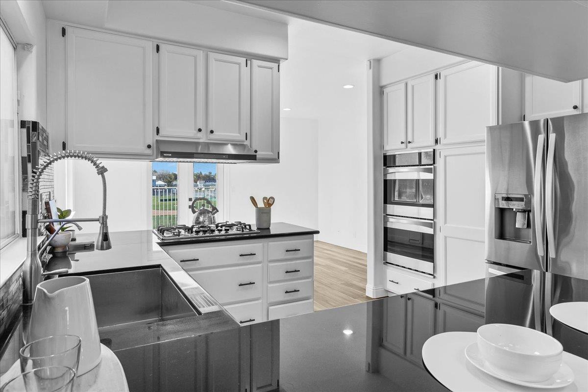 Detail Gallery Image 15 of 46 For 949 Nantucket Blvd #11,  Salinas,  CA 93906 - 3 Beds | 2/1 Baths