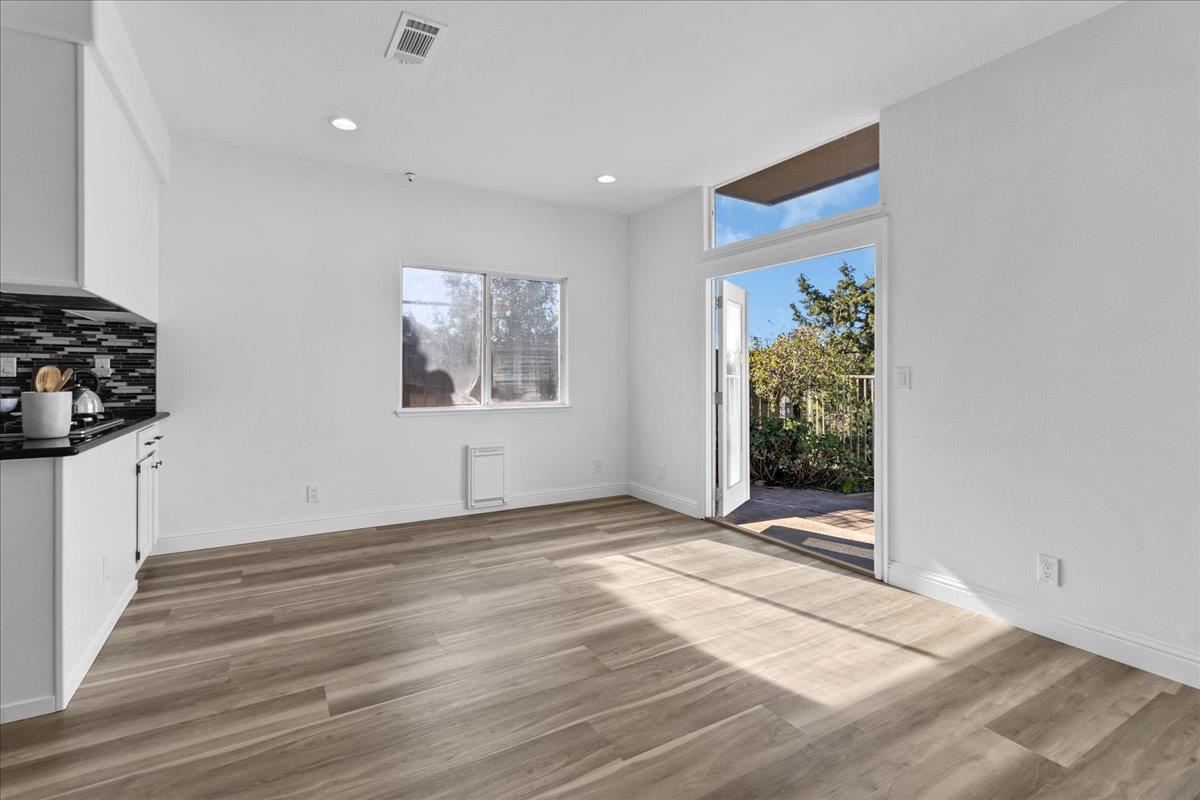 Detail Gallery Image 16 of 46 For 949 Nantucket Blvd #11,  Salinas,  CA 93906 - 3 Beds | 2/1 Baths