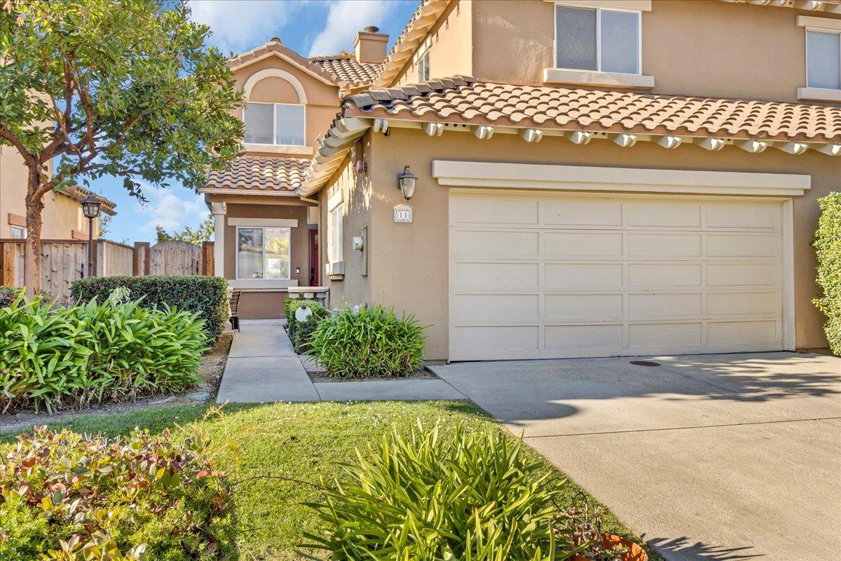 Detail Gallery Image 2 of 46 For 949 Nantucket Blvd #11,  Salinas,  CA 93906 - 3 Beds | 2/1 Baths