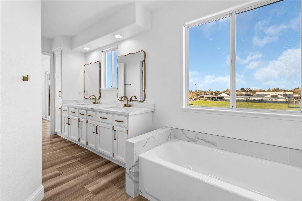Detail Gallery Image 24 of 46 For 949 Nantucket Blvd #11,  Salinas,  CA 93906 - 3 Beds | 2/1 Baths