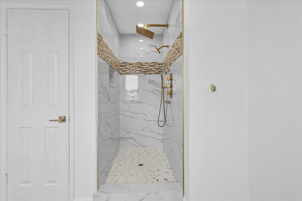 Detail Gallery Image 27 of 46 For 949 Nantucket Blvd #11,  Salinas,  CA 93906 - 3 Beds | 2/1 Baths