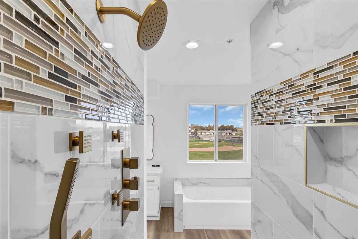 Detail Gallery Image 28 of 46 For 949 Nantucket Blvd #11,  Salinas,  CA 93906 - 3 Beds | 2/1 Baths