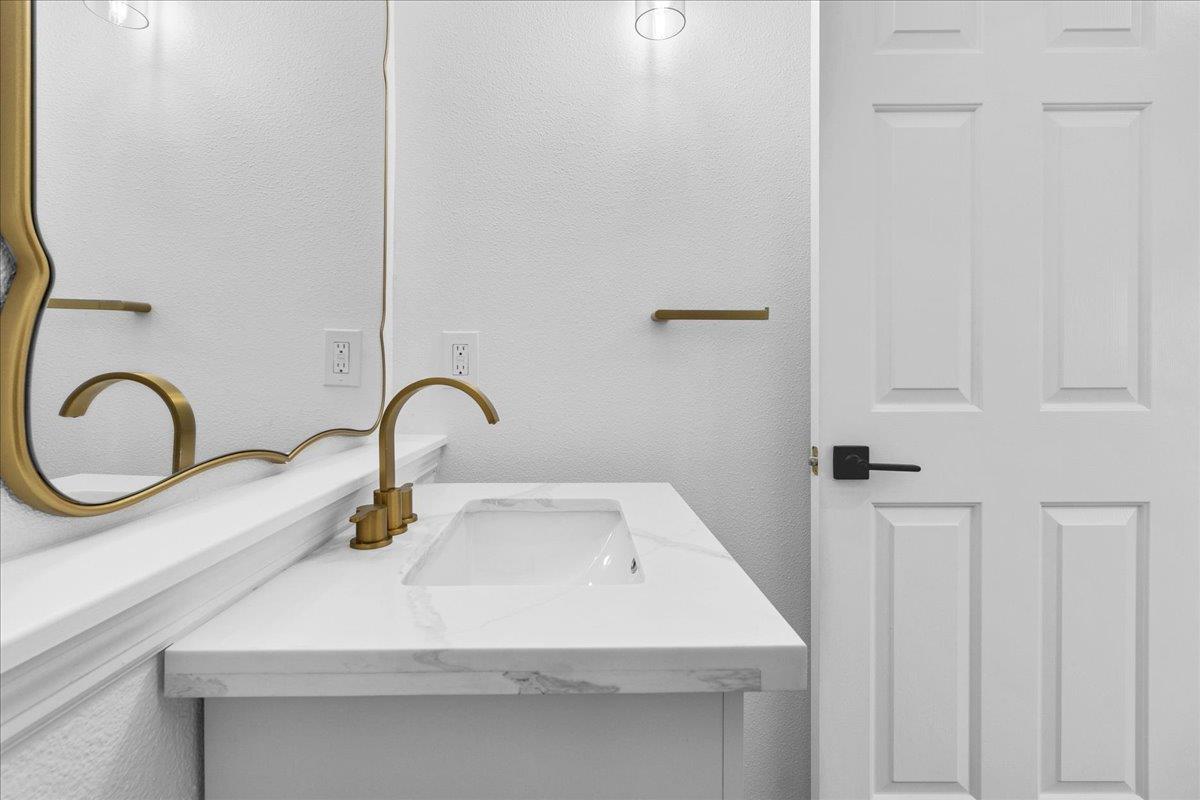 Detail Gallery Image 7 of 46 For 949 Nantucket Blvd #11,  Salinas,  CA 93906 - 3 Beds | 2/1 Baths