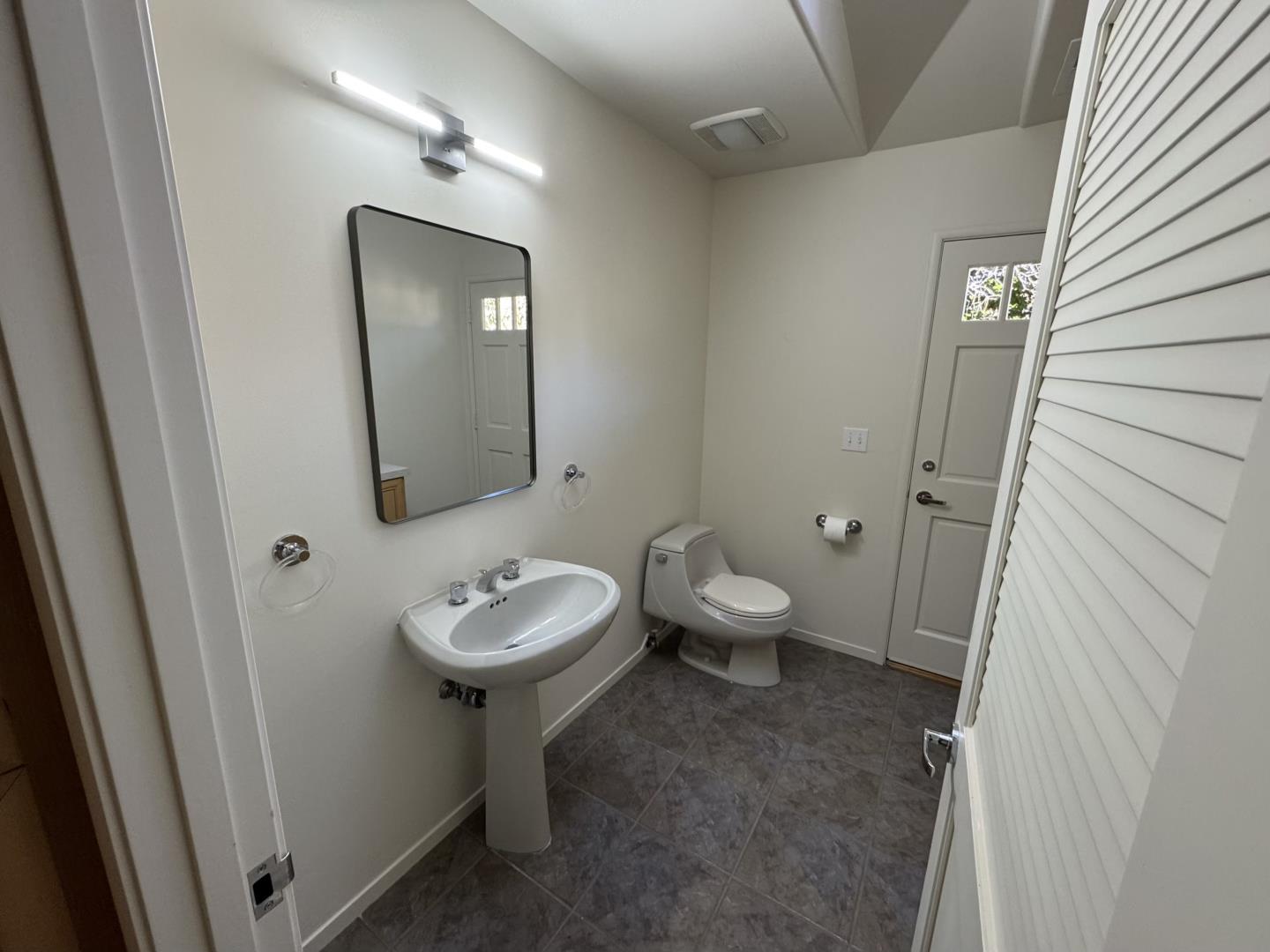 Detail Gallery Image 10 of 17 For 130 Garland Way, Los Altos,  CA 94022 - 5 Beds | 2/1 Baths