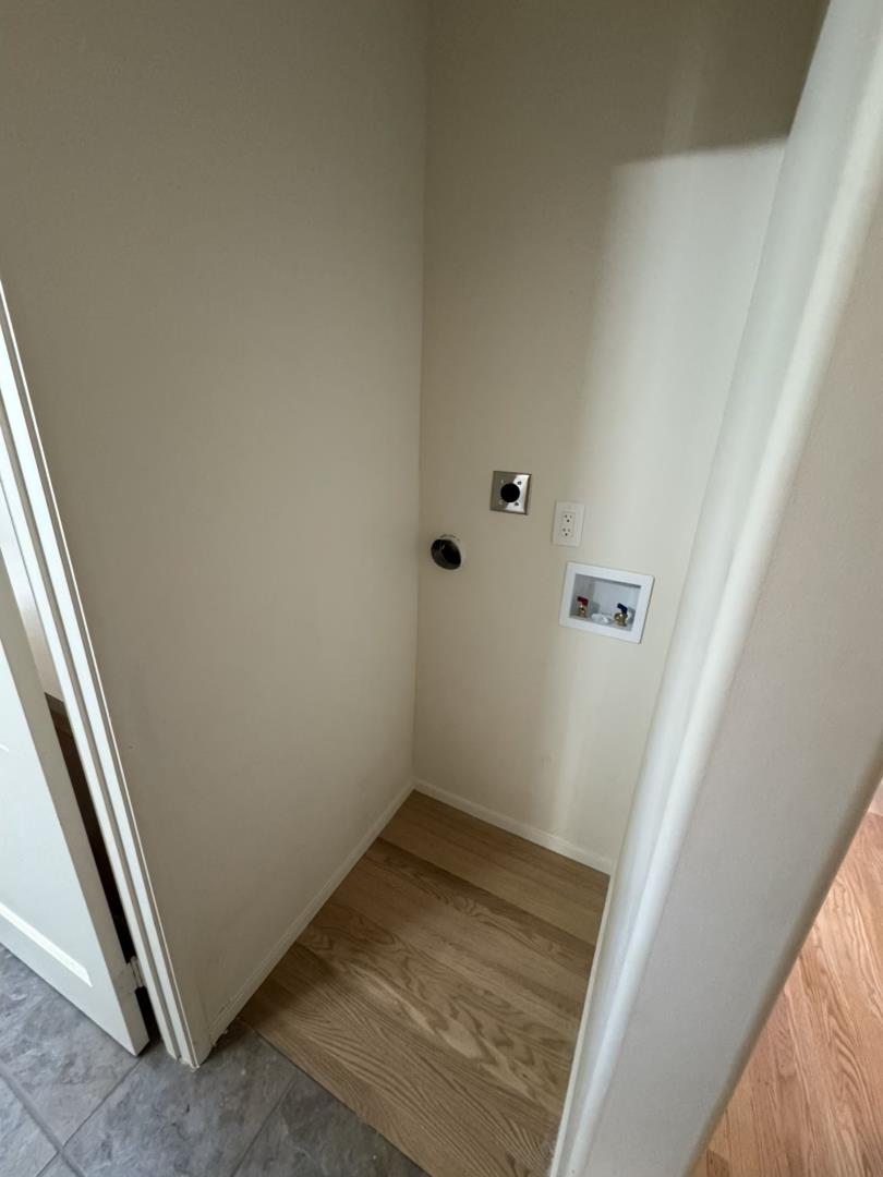 Detail Gallery Image 11 of 17 For 130 Garland Way, Los Altos,  CA 94022 - 5 Beds | 2/1 Baths