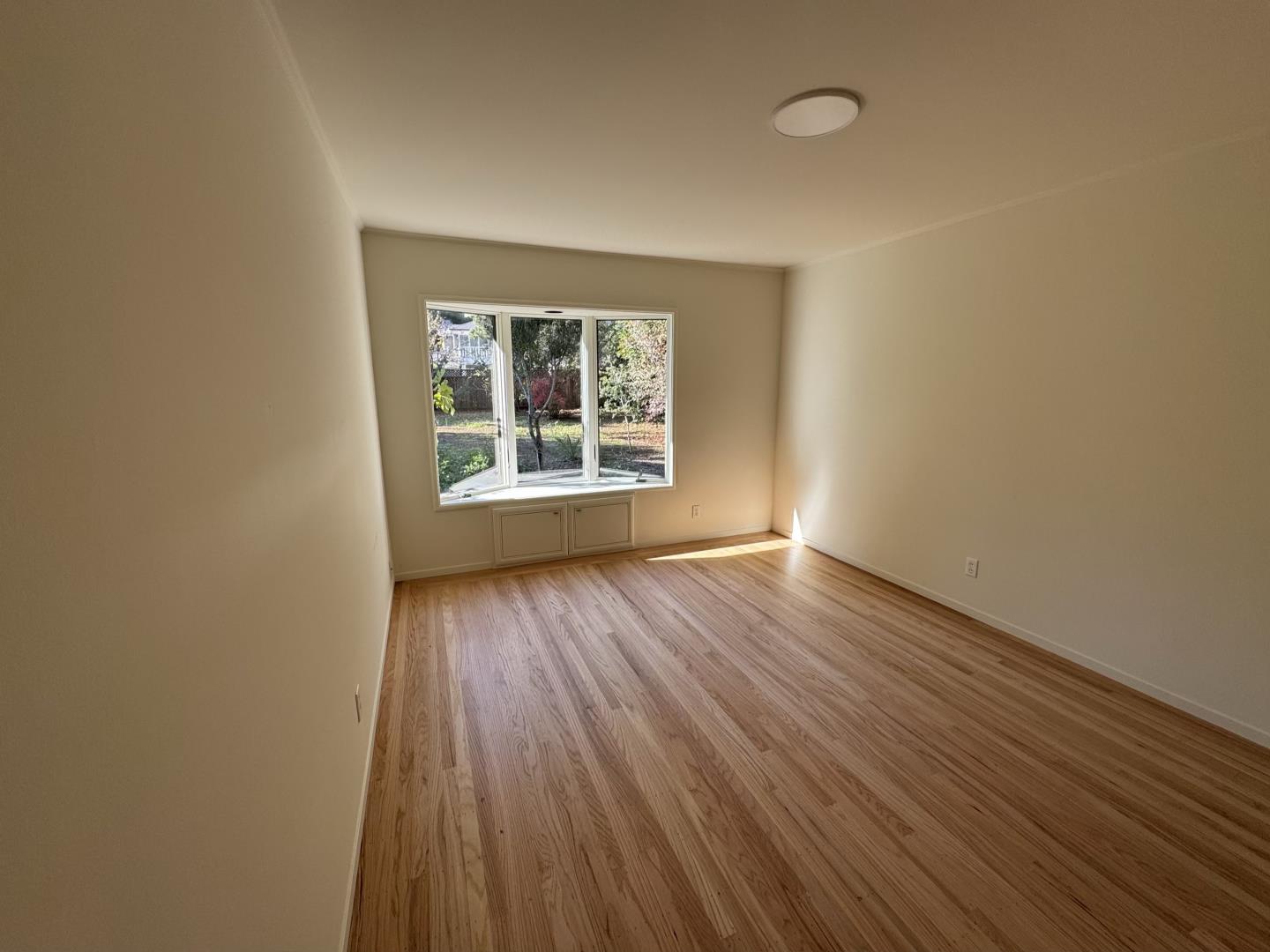 Detail Gallery Image 13 of 17 For 130 Garland Way, Los Altos,  CA 94022 - 5 Beds | 2/1 Baths