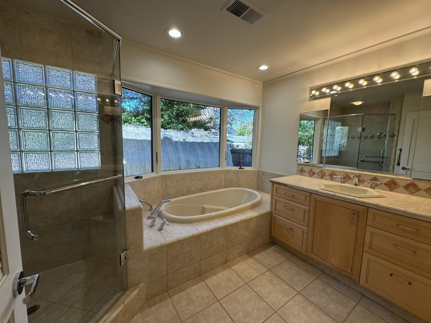 Detail Gallery Image 14 of 17 For 130 Garland Way, Los Altos,  CA 94022 - 5 Beds | 2/1 Baths