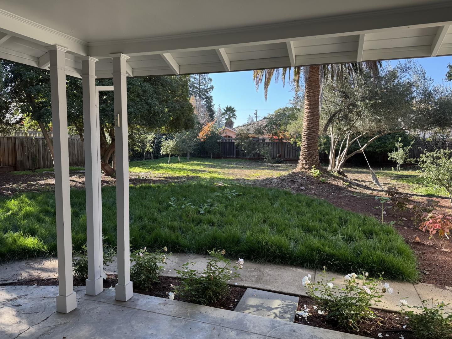 Detail Gallery Image 5 of 17 For 130 Garland Way, Los Altos,  CA 94022 - 5 Beds | 2/1 Baths