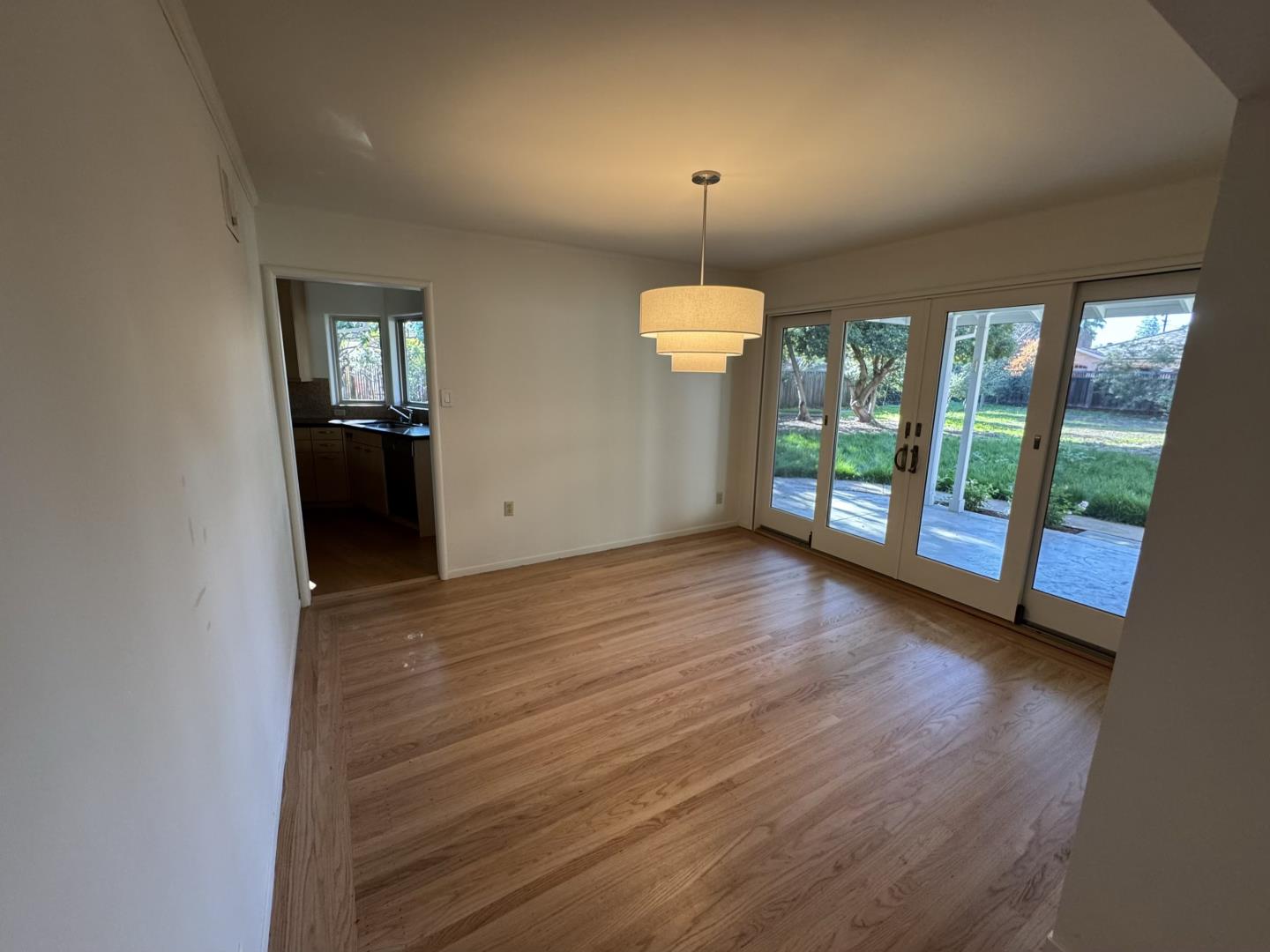 Detail Gallery Image 7 of 17 For 130 Garland Way, Los Altos,  CA 94022 - 5 Beds | 2/1 Baths