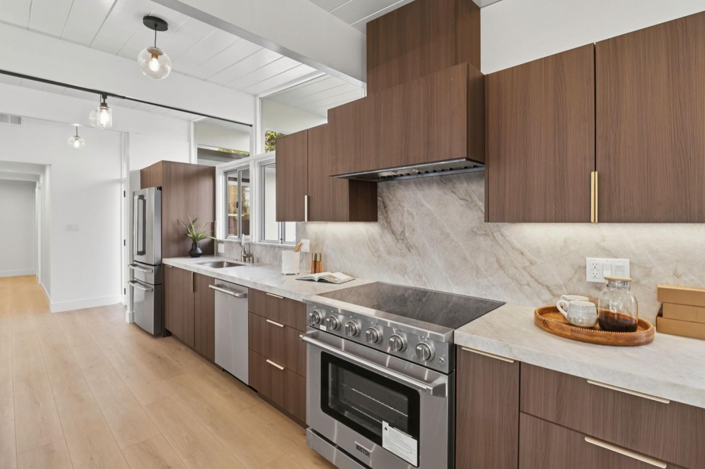 Detail Gallery Image 7 of 45 For 2275 Allegheny Way, San Mateo,  CA 94402 - 4 Beds | 2 Baths