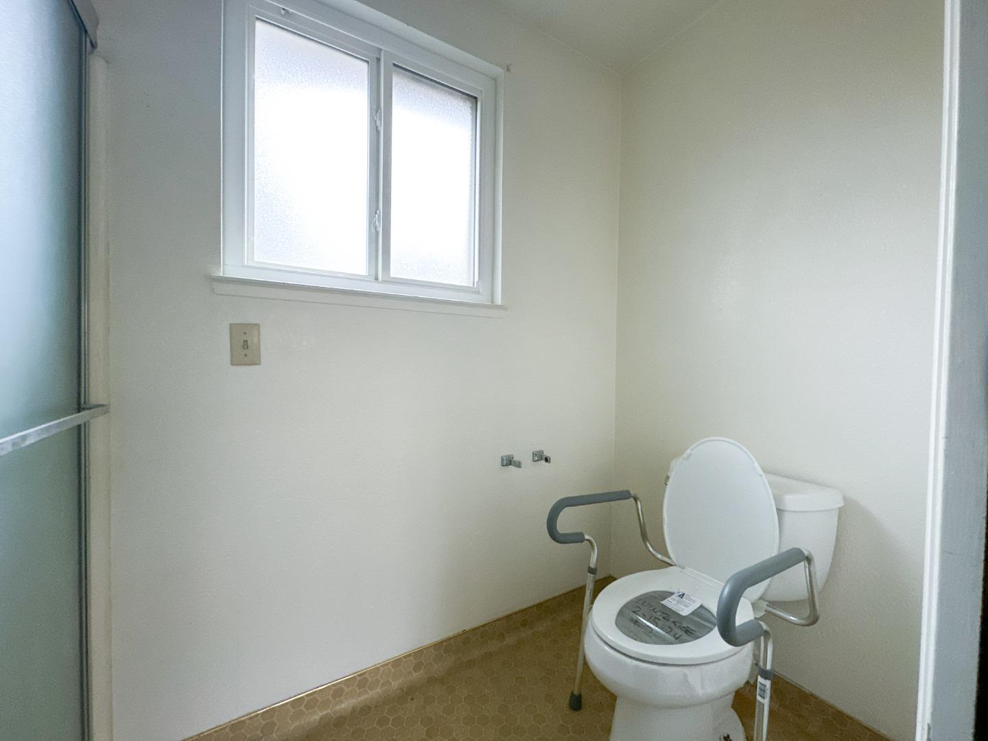 Detail Gallery Image 5 of 27 For 1465 W Tuolumne Rd, Turlock,  CA 95382 - 3 Beds | 2 Baths