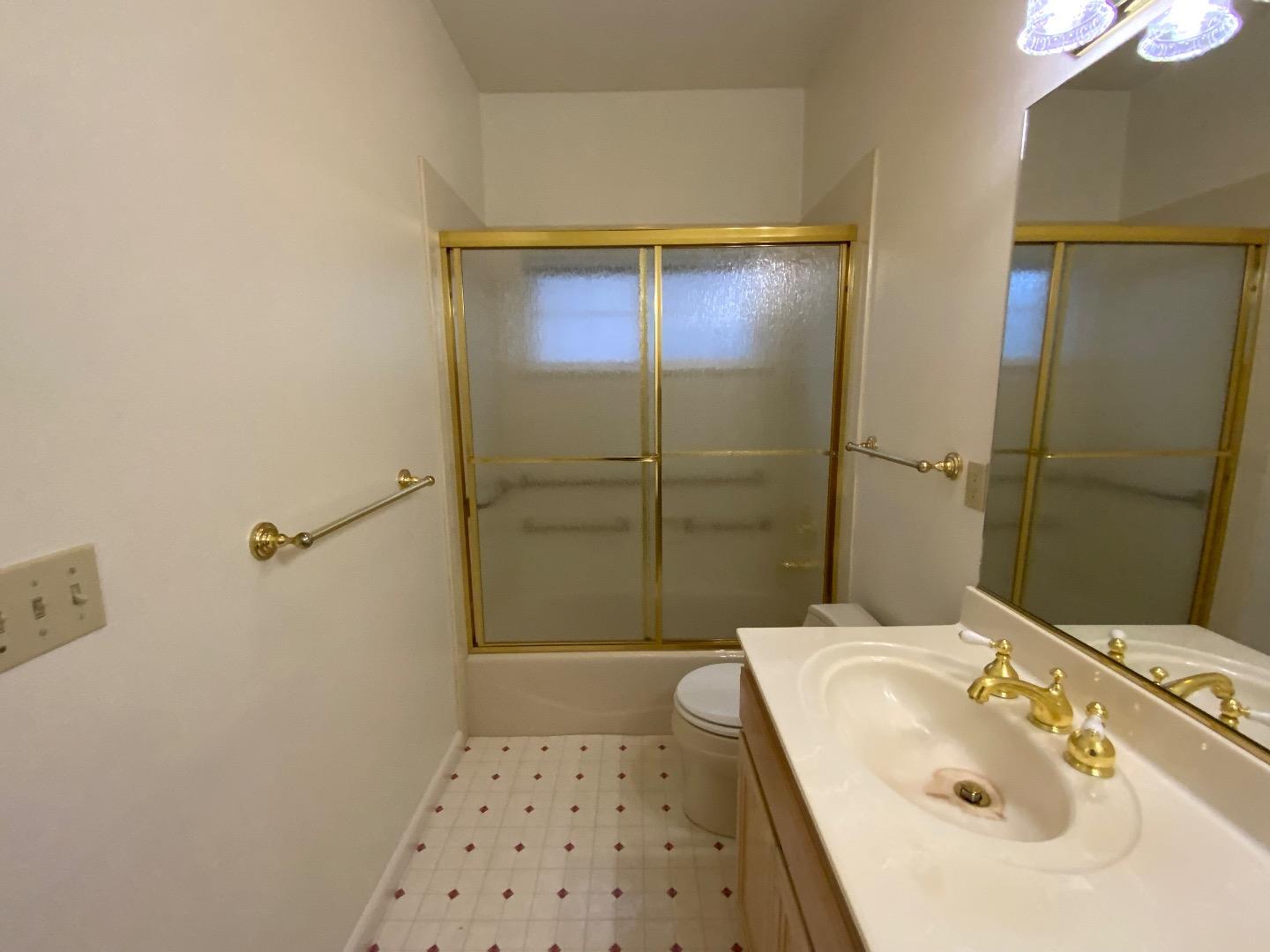 Detail Gallery Image 14 of 37 For 61 Orchard Ave, Redwood City,  CA 94061 - 4 Beds | 3/1 Baths