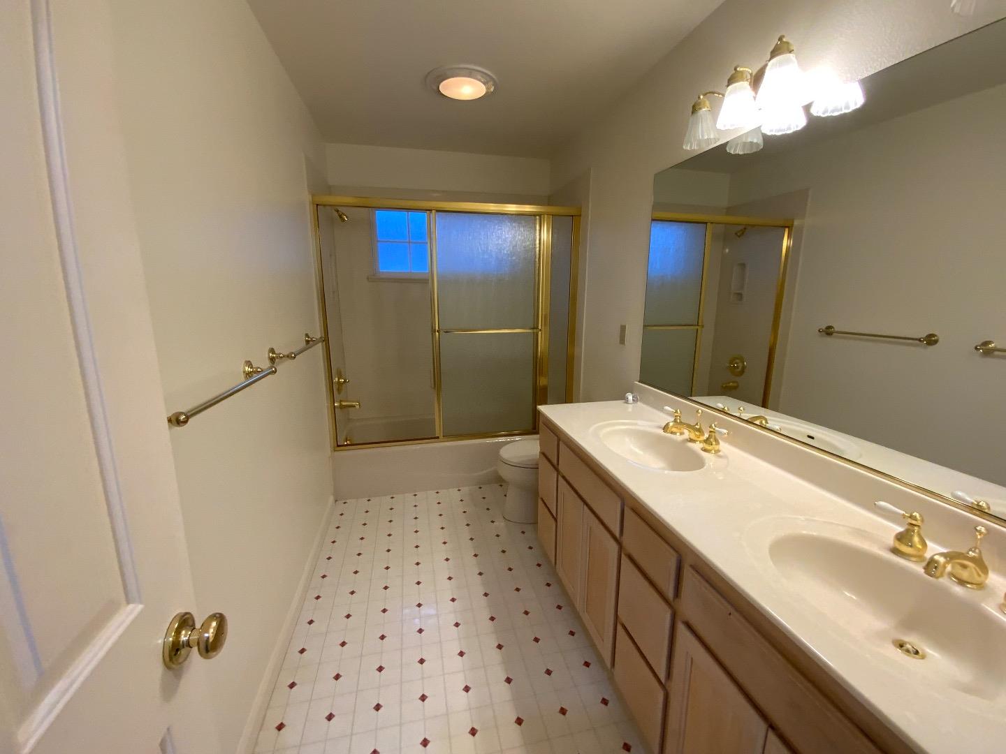 Detail Gallery Image 18 of 37 For 61 Orchard Ave, Redwood City,  CA 94061 - 4 Beds | 3/1 Baths