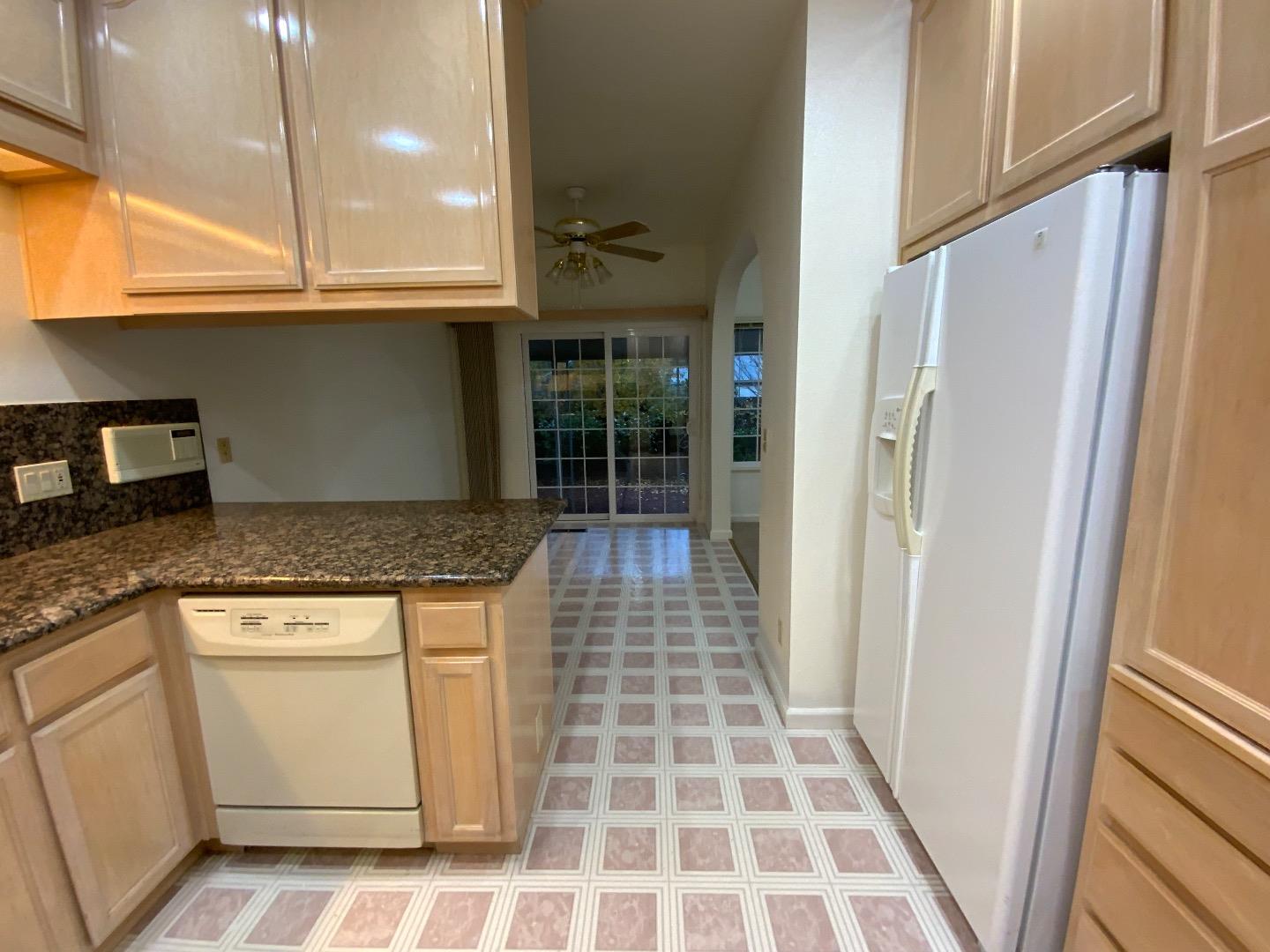 Detail Gallery Image 5 of 37 For 61 Orchard Ave, Redwood City,  CA 94061 - 4 Beds | 3/1 Baths