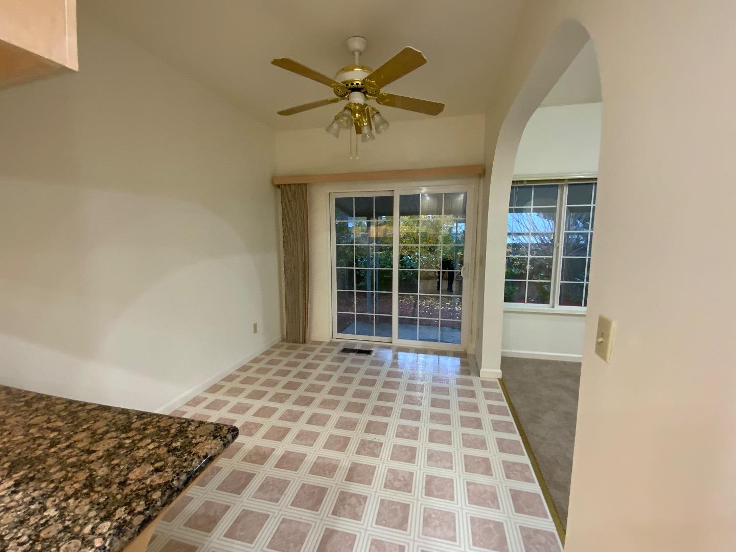 Detail Gallery Image 6 of 37 For 61 Orchard Ave, Redwood City,  CA 94061 - 4 Beds | 3/1 Baths