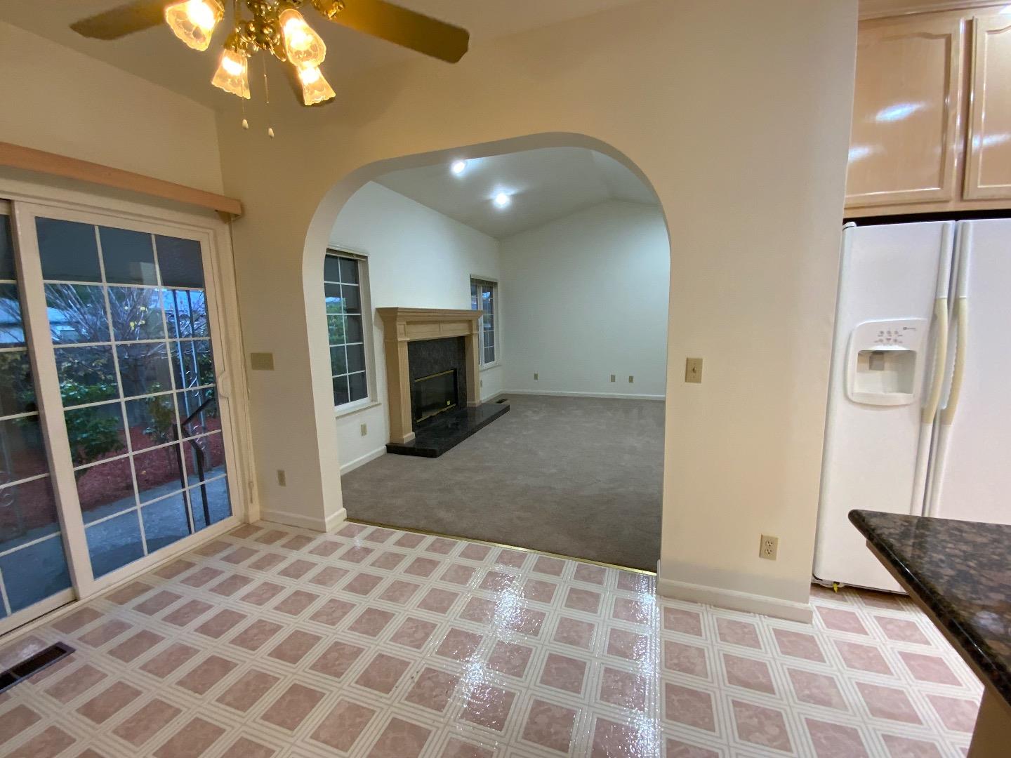 Detail Gallery Image 8 of 37 For 61 Orchard Ave, Redwood City,  CA 94061 - 4 Beds | 3/1 Baths