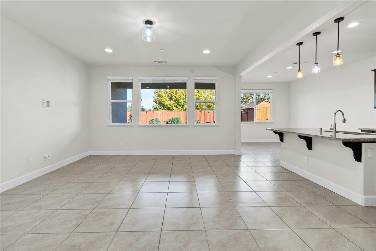 Detail Gallery Image 10 of 59 For 215 Lucero Dr, Hollister,  CA 95023 - 3 Beds | 2 Baths