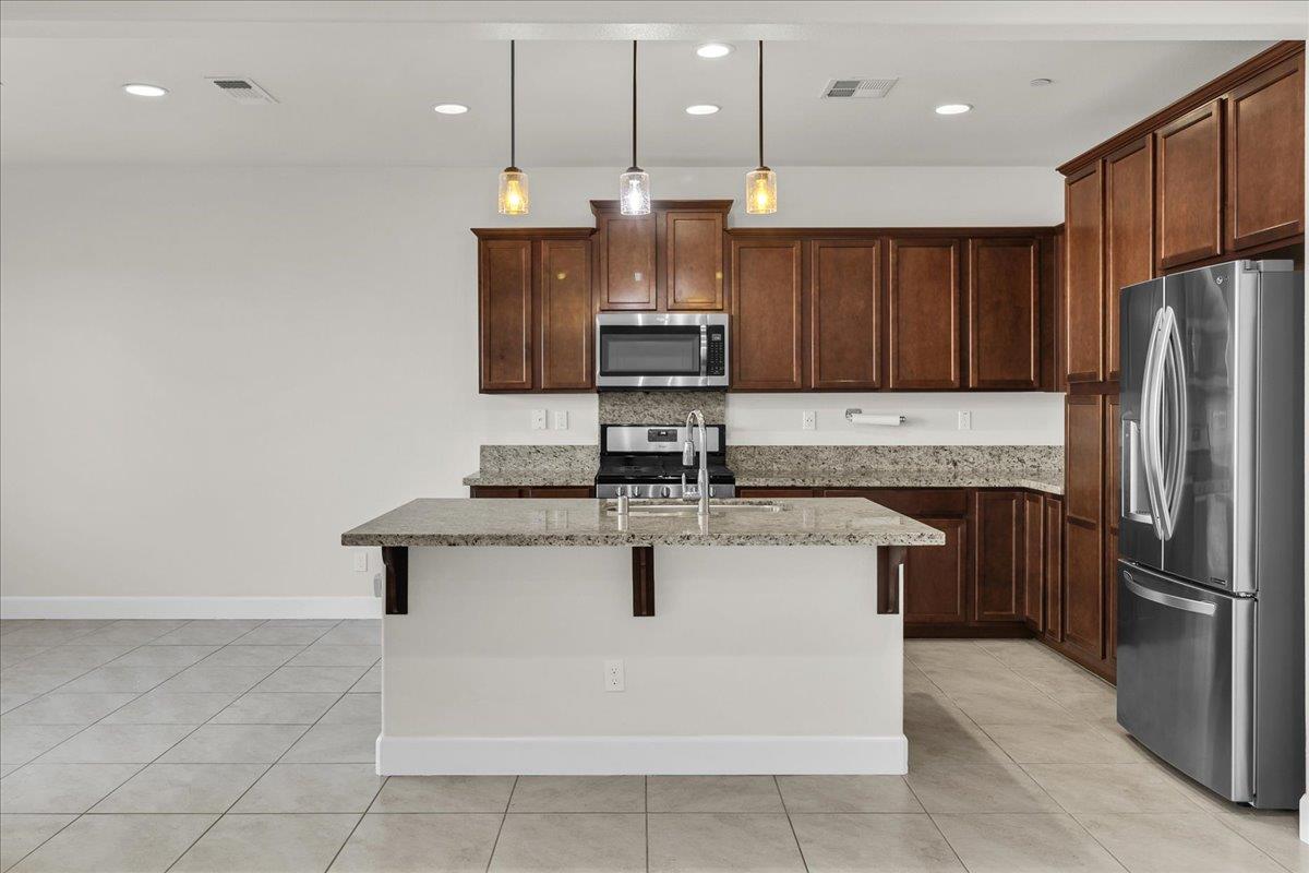 Detail Gallery Image 13 of 59 For 215 Lucero Dr, Hollister,  CA 95023 - 3 Beds | 2 Baths