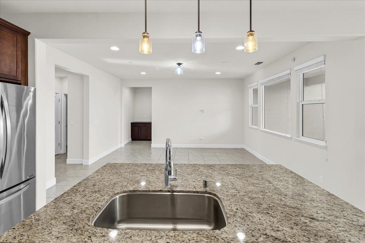Detail Gallery Image 16 of 59 For 215 Lucero Dr, Hollister,  CA 95023 - 3 Beds | 2 Baths