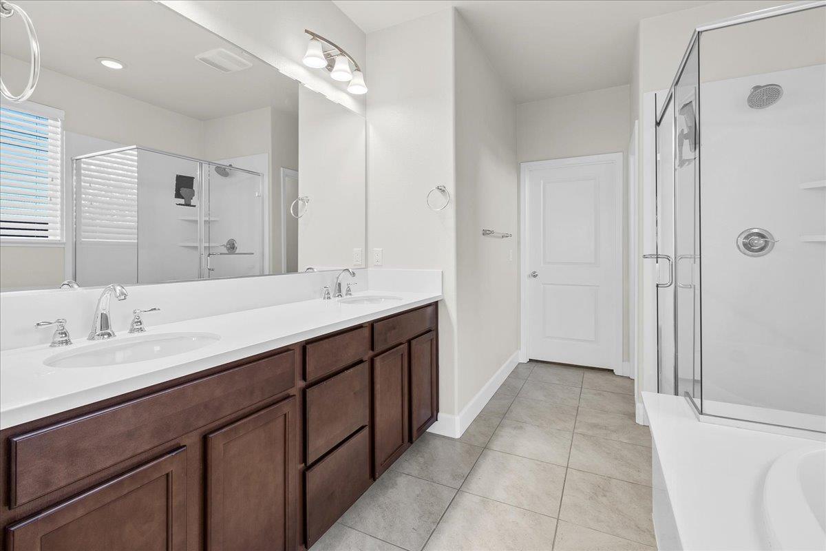 Detail Gallery Image 21 of 59 For 215 Lucero Dr, Hollister,  CA 95023 - 3 Beds | 2 Baths