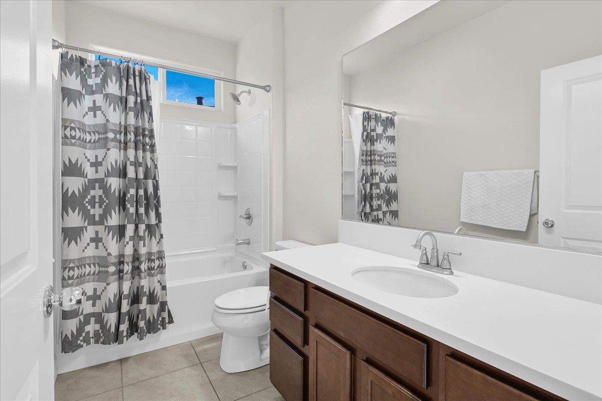 Detail Gallery Image 29 of 59 For 215 Lucero Dr, Hollister,  CA 95023 - 3 Beds | 2 Baths