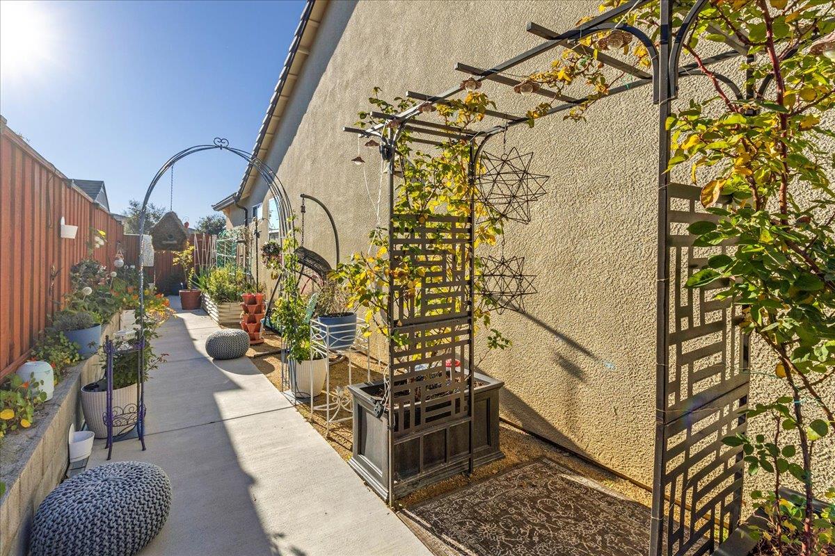 Detail Gallery Image 38 of 59 For 215 Lucero Dr, Hollister,  CA 95023 - 3 Beds | 2 Baths
