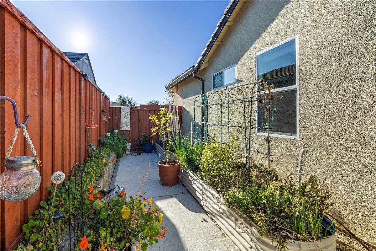 Detail Gallery Image 40 of 59 For 215 Lucero Dr, Hollister,  CA 95023 - 3 Beds | 2 Baths