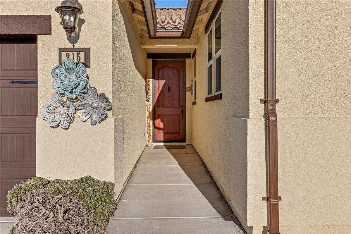 Detail Gallery Image 6 of 59 For 215 Lucero Dr, Hollister,  CA 95023 - 3 Beds | 2 Baths