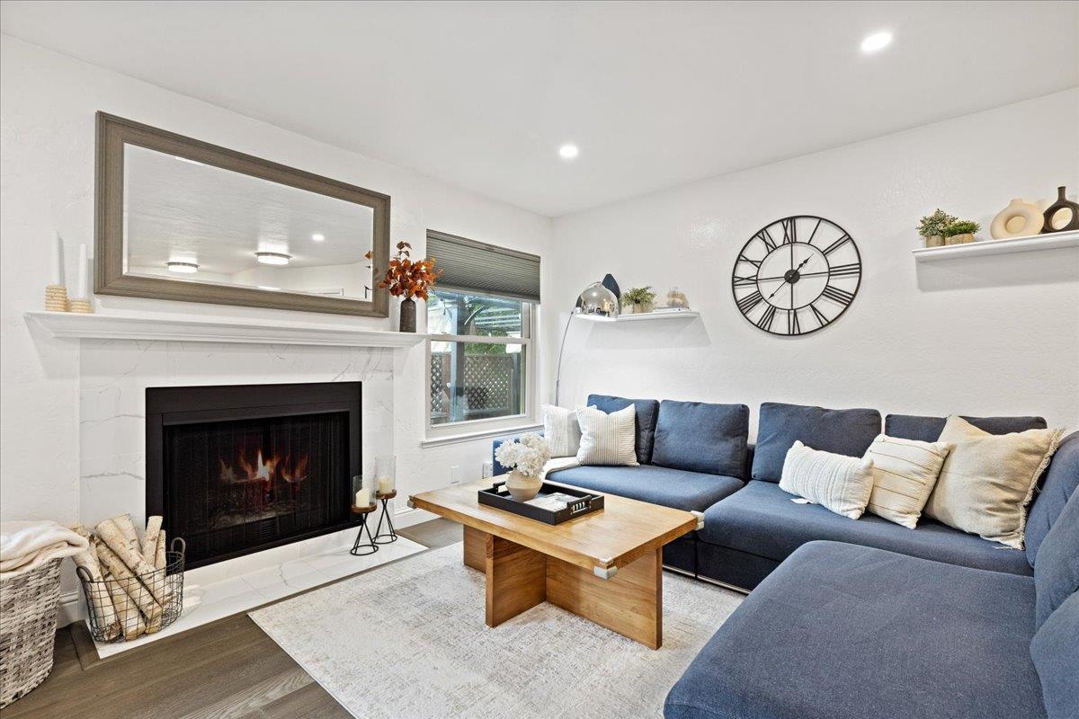 Detail Gallery Image 3 of 29 For 1323 Fruitdale Ave, San Jose,  CA 95126 - 2 Beds | 2/1 Baths